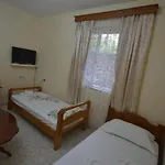 Shqiponja Σαράντα