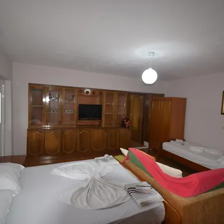 Shqiponja Apartment *