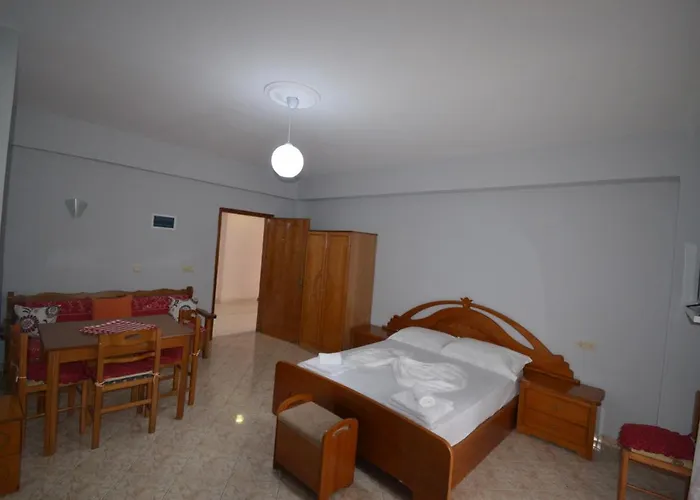 Shqiponja Sarande