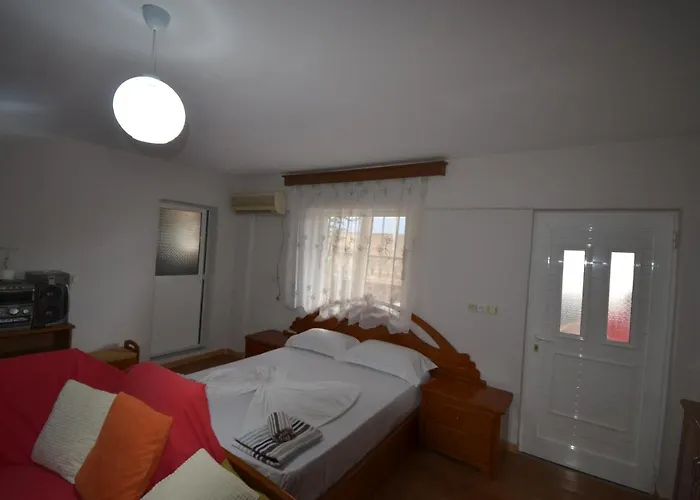 Shqiponja * Sarande